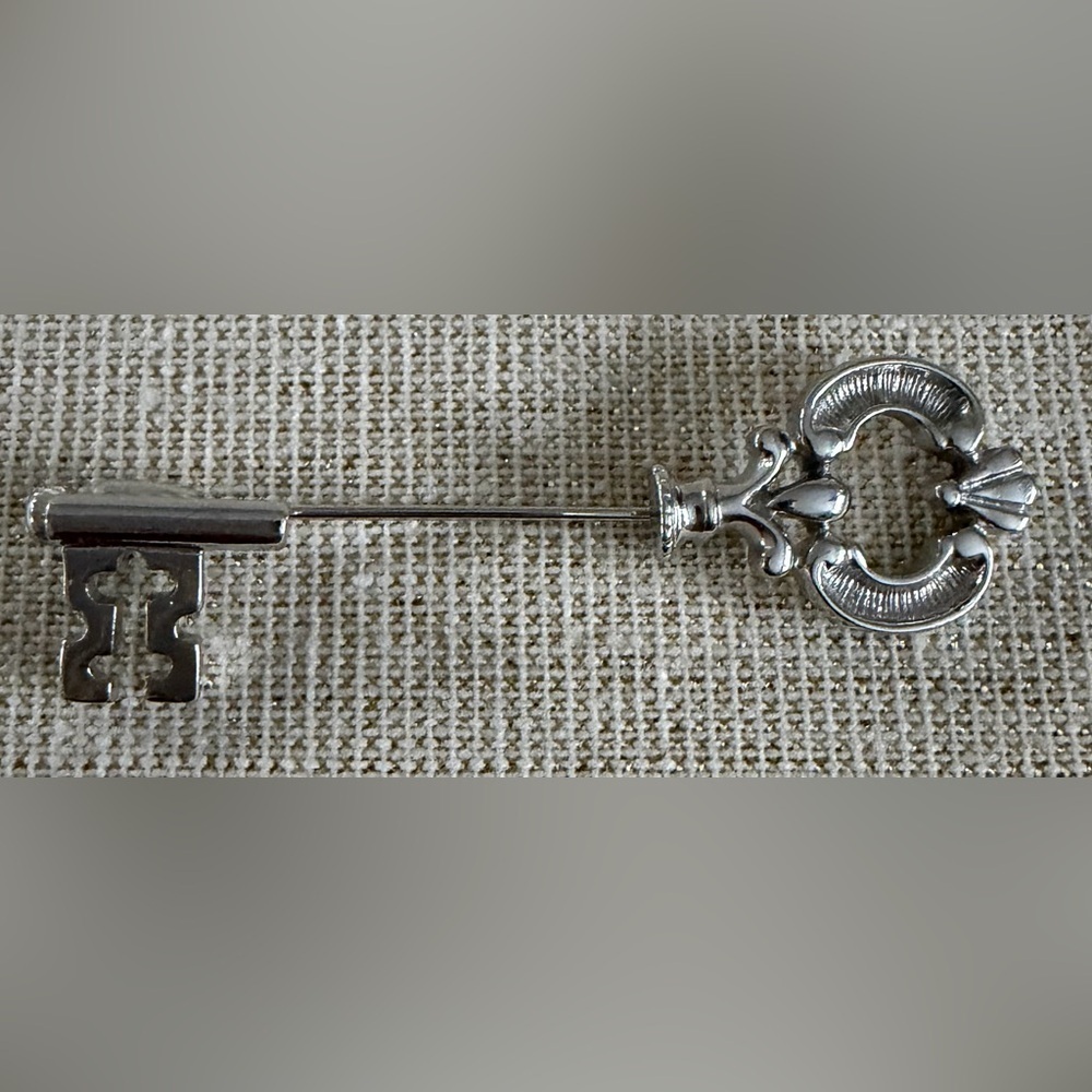 Avon Elegant Silver Decorative Key